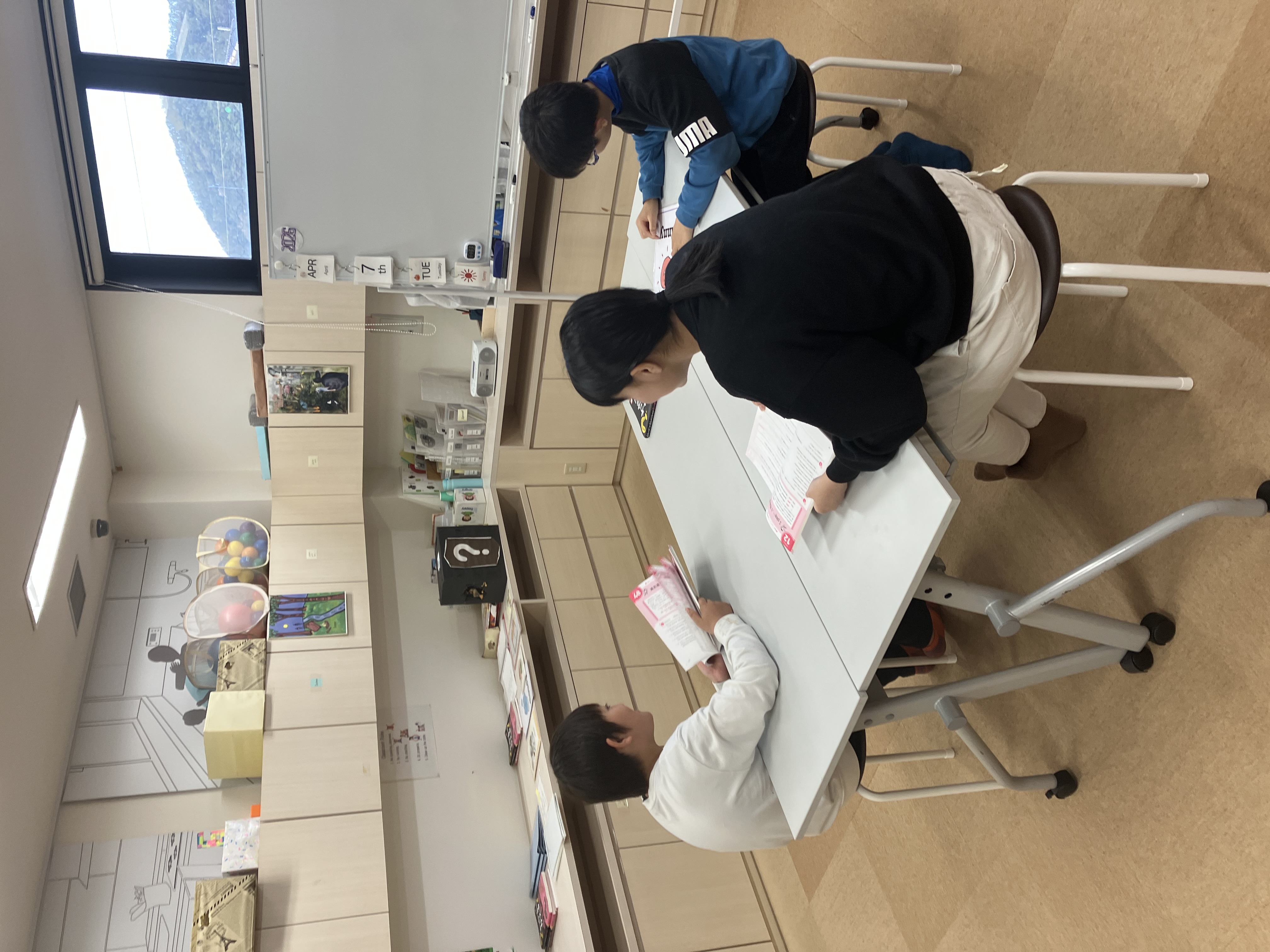 会話コースイメージ-外国人講師小学生クラスイメージ