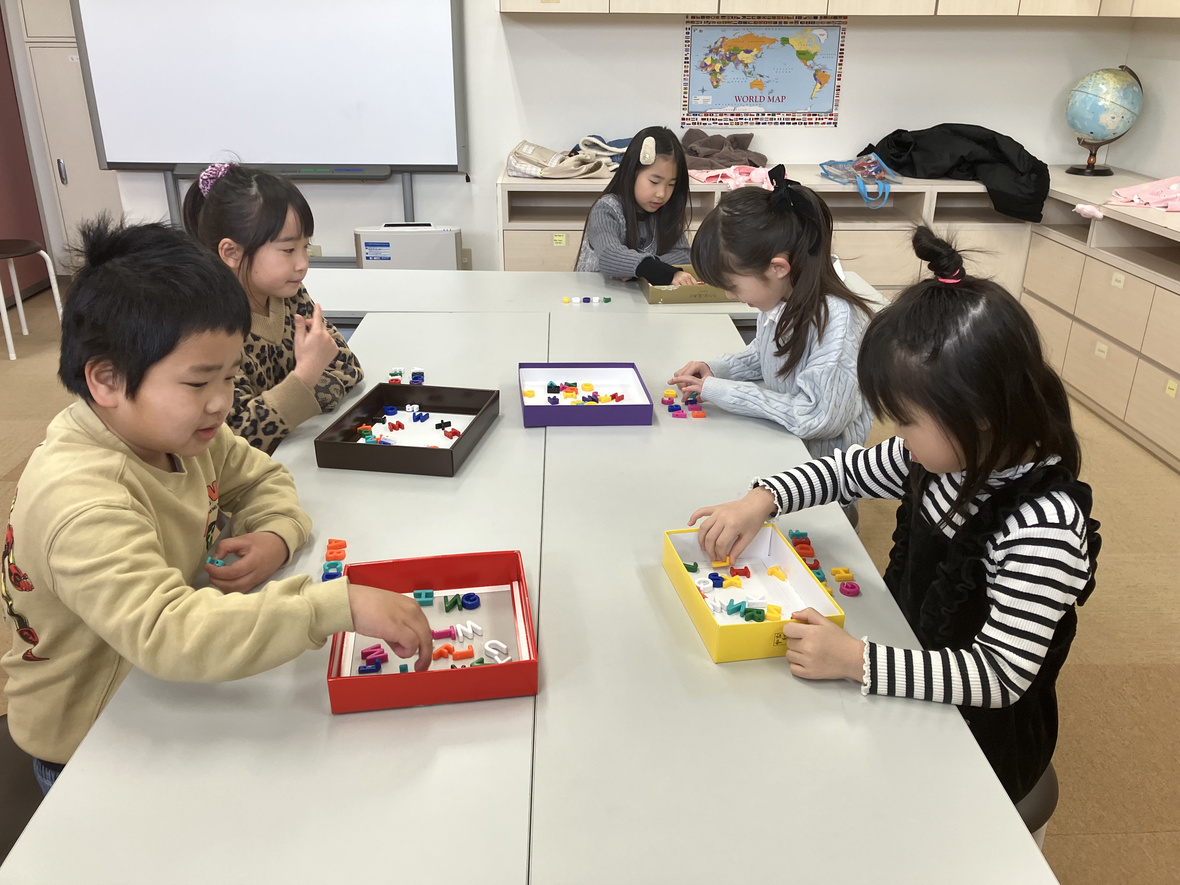 会話コースイメージ-外国人講師小学生クラスイメージ